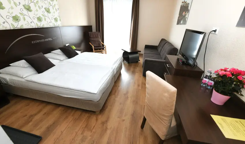 Ezsthd Hotel Veszprm - Mjus 1.