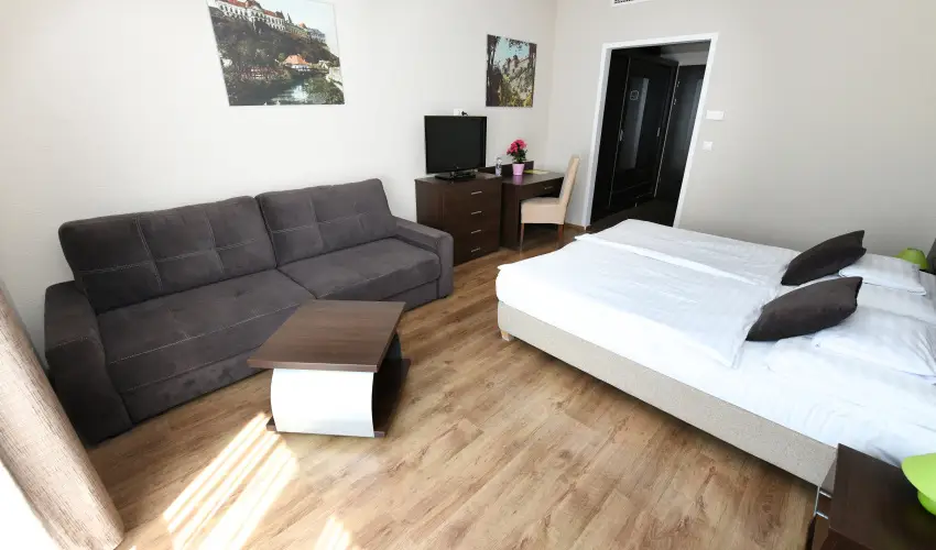 Ezsthd Hotel Veszprm - Mjus 1.