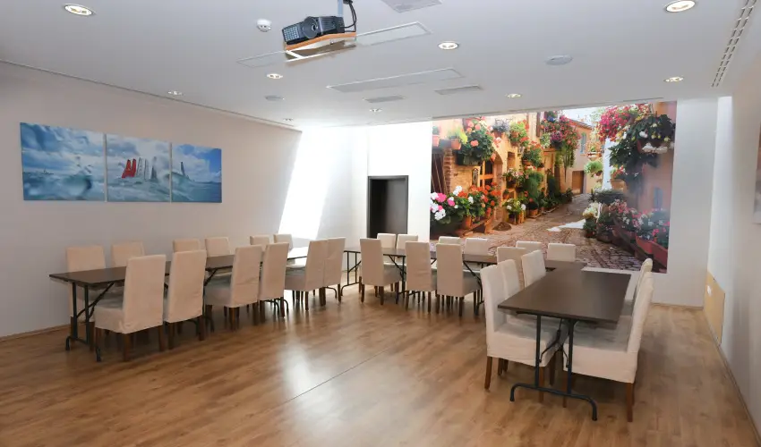 Ezsthd Hotel Veszprm - Mjus 1.