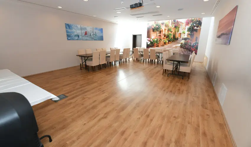 Ezsthd Hotel Veszprm - Mjus 1.