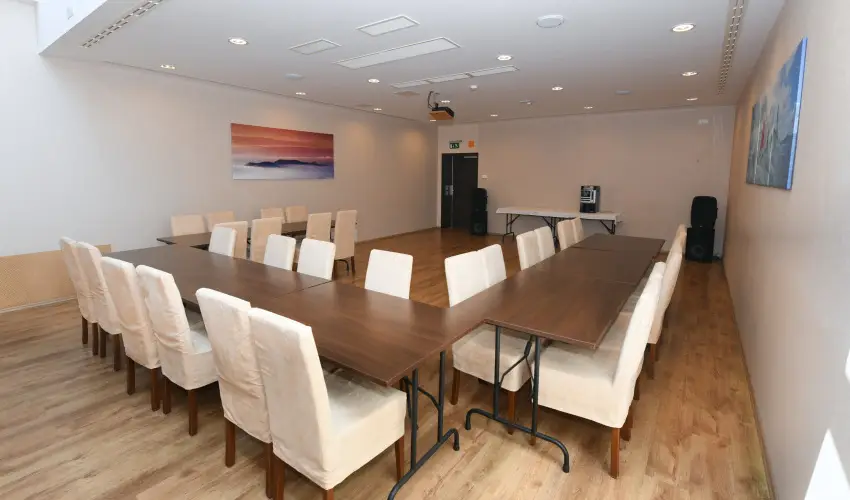 Ezsthd Hotel Veszprm - Mjus 1.