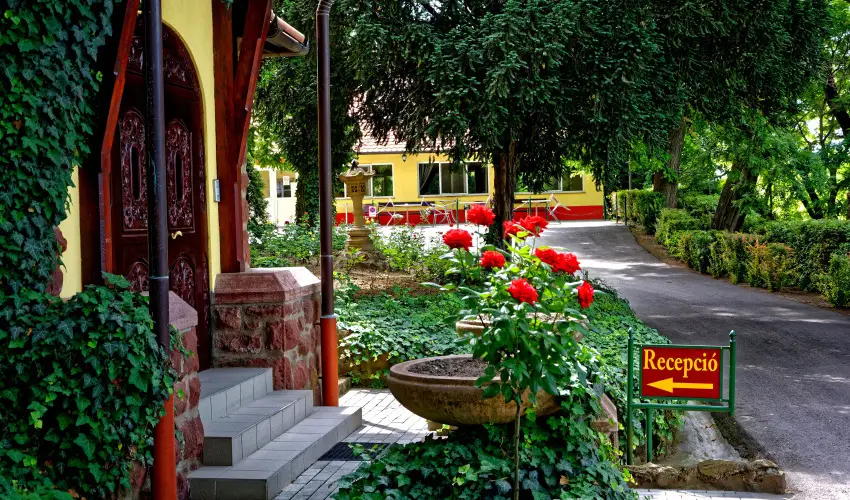 Fried Kast�ly Hotel Simontornya - M�jus 1. (min. 3 �j)