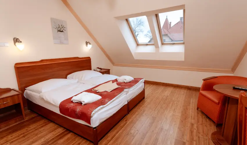 Fried Kast�ly Hotel Simontornya - M�jus 1. (min. 3 �j)