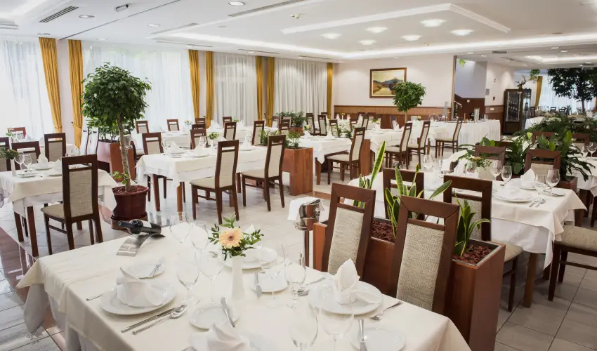Garden Hotel Wellness & Konferencia Szolnok - Mjus 1. 