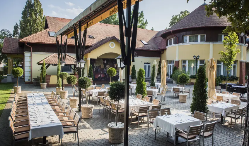 Garden Hotel Wellness & Konferencia Szolnok - Mjus 1. 