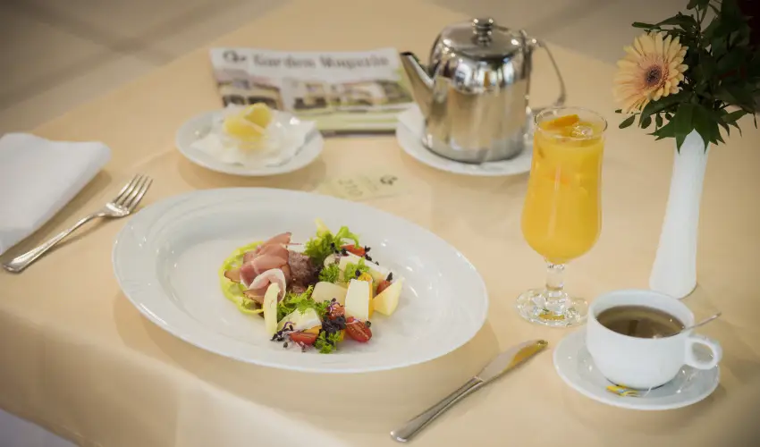 Garden Hotel Wellness & Konferencia Szolnok - Mjus 1. 