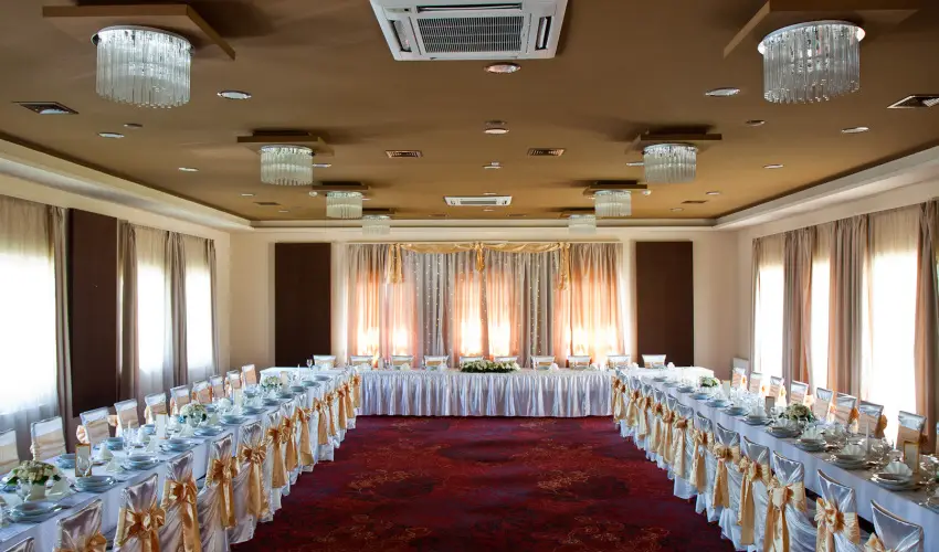 Gastland M0 Hotel Szigetszentmikl�s - M�jus 1.