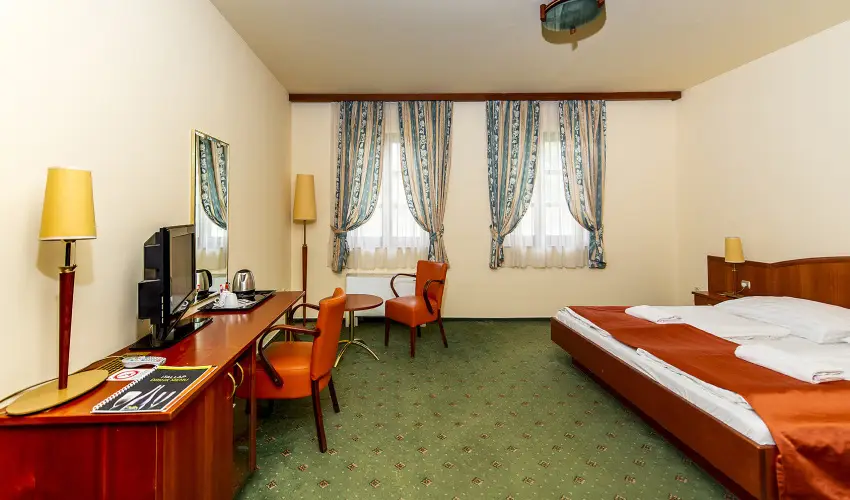 Gastland M0 Hotel Szigetszentmikl�s - M�jus 1.