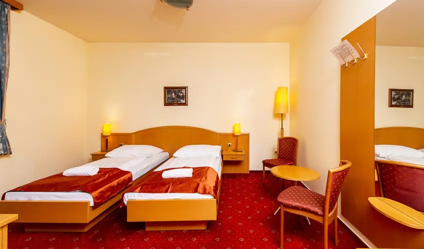Gastland M0 Hotel Szigetszentmikl�s - M�jus 1.