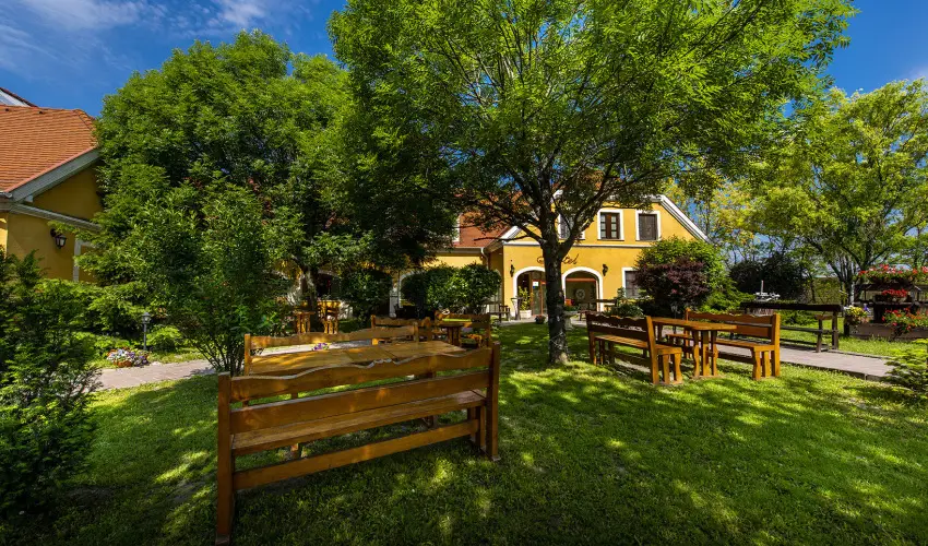 Gastland M0 Hotel Szigetszentmikl�s - M�jus 1.