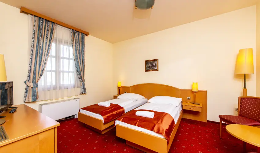 Gastland M0 Hotel Szigetszentmikl�s - M�jus 1.