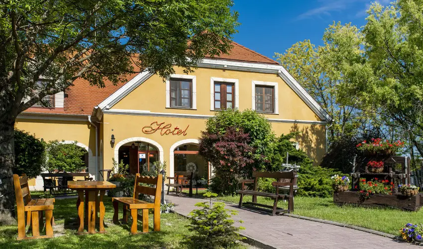 Gastland M0 Hotel Szigetszentmikl�s - M�jus 1.