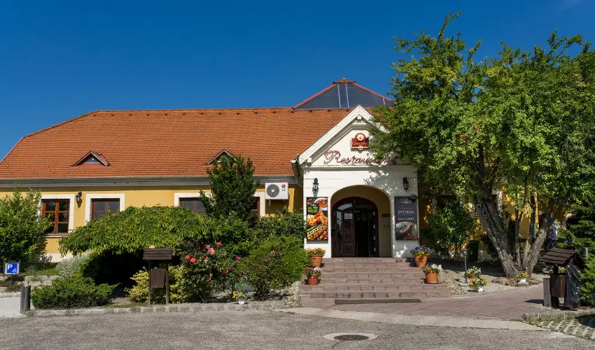 Gastland M0 Hotel Szigetszentmikl�s - M�jus 1.