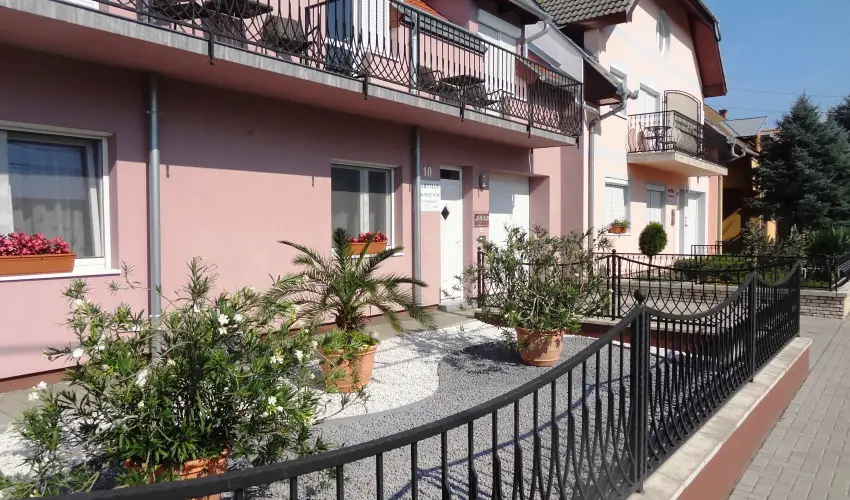 Gere Art & Exclusive Apartman Harkny - Mjus 1. (min. 3 j)