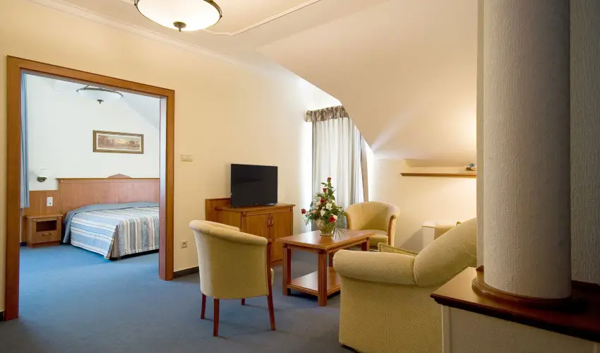 Gerby Kria Hotel s Lovasudvar Lajosmizse - Mjus 1. 