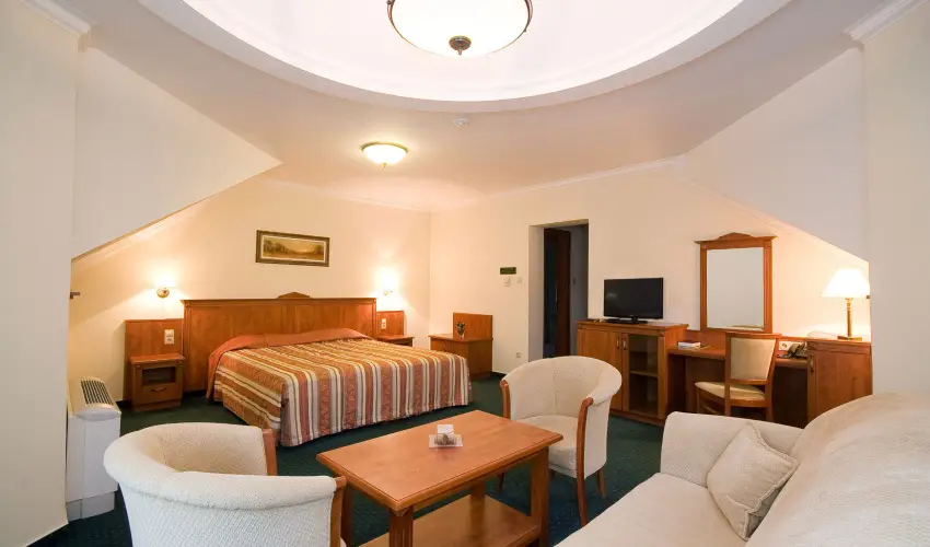 Gerby Kria Hotel s Lovasudvar Lajosmizse - Mjus 1. 