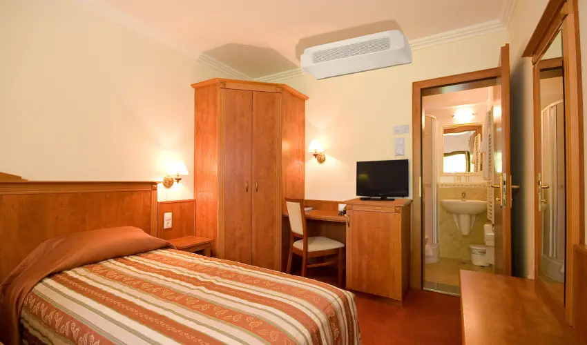 Gerby Kria Hotel s Lovasudvar Lajosmizse - Mjus 1. 