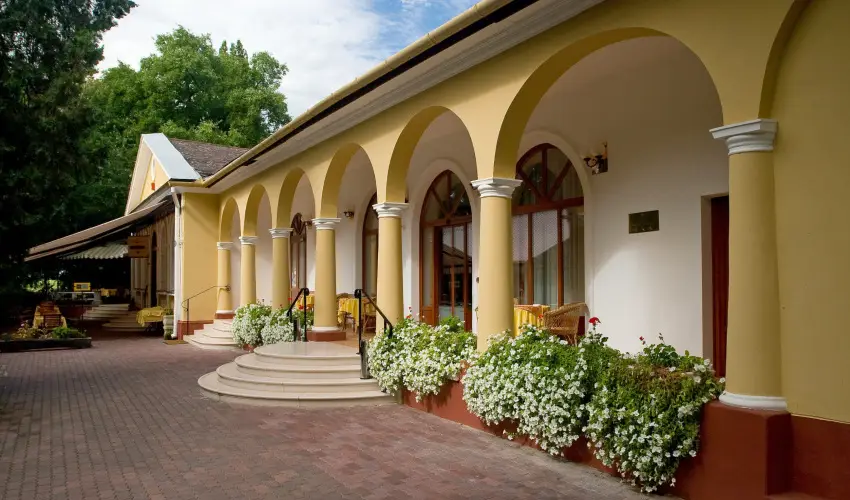 Gerby Kria Hotel s Lovasudvar Lajosmizse - Mjus 1. 