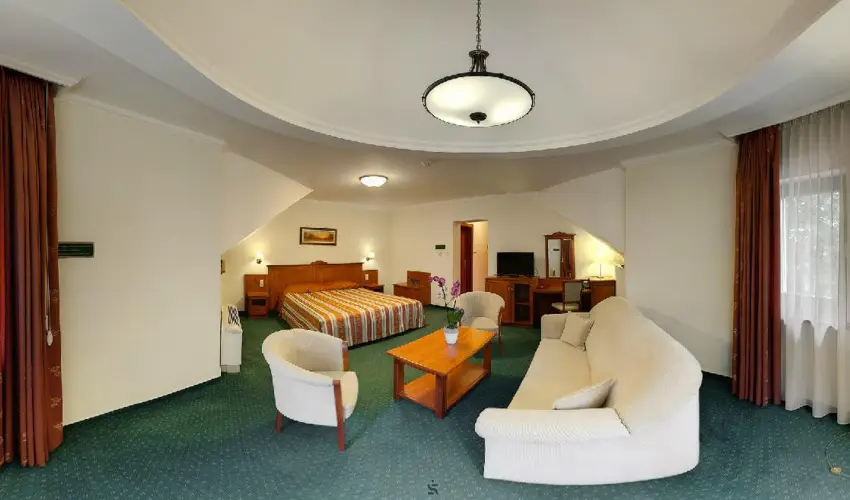 Gerby Kria Hotel s Lovasudvar Lajosmizse - Mjus 1. 