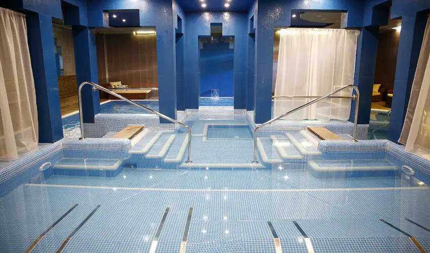 Golden Ball Club Hotel Gyr - Mjus 1.