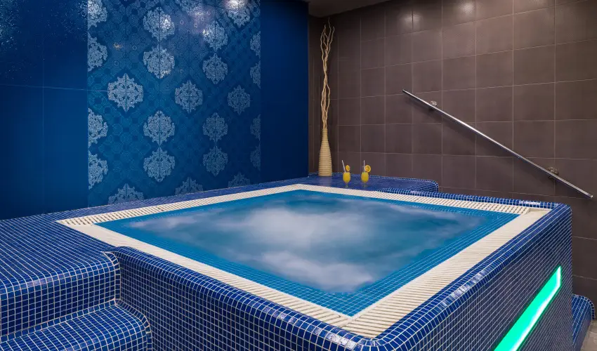 Golden Ball Club Hotel Gyr - Mjus 1.