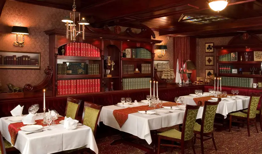 Golden Ball Club Hotel Gyr - Mjus 1.