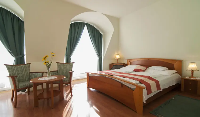 Gosztola Gy�ngye-az erd� sz�llod�ja Gosztola - M�jus 1.