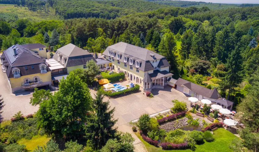 Gosztola Gy�ngye-az erd� sz�llod�ja Gosztola - M�jus 1.