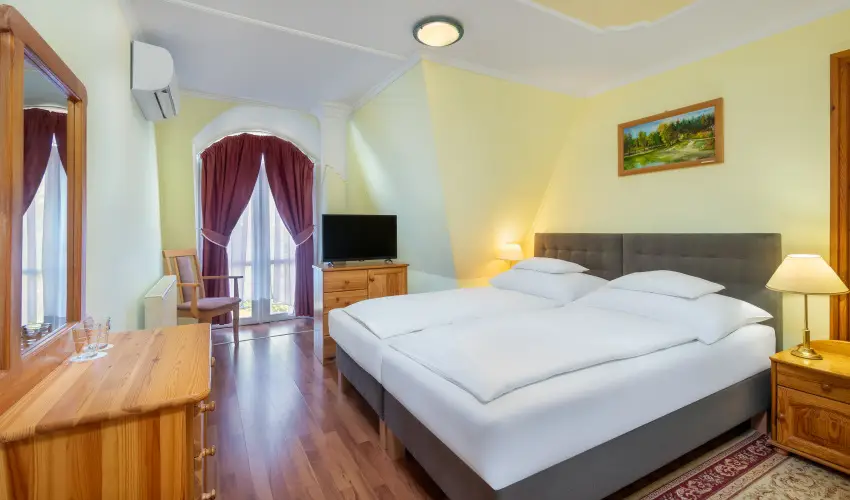 Gosztola Gy�ngye-az erd� sz�llod�ja Gosztola - M�jus 1.