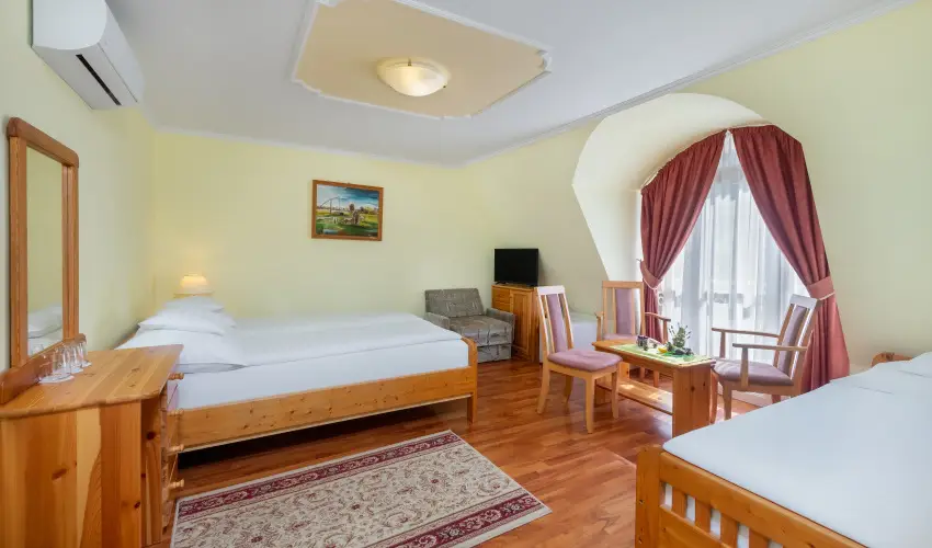 Gosztola Gy�ngye-az erd� sz�llod�ja Gosztola - M�jus 1.