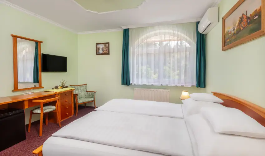 Gosztola Gy�ngye-az erd� sz�llod�ja Gosztola - M�jus 1.