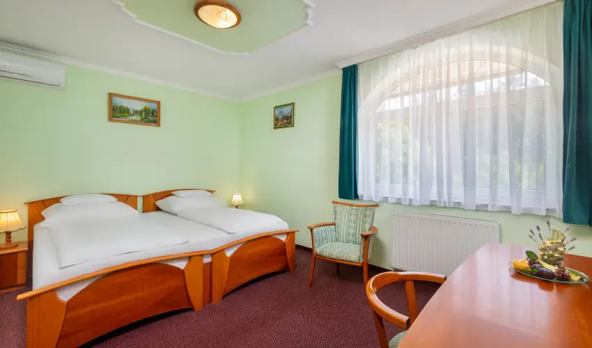 Gosztola Gy�ngye-az erd� sz�llod�ja Gosztola - M�jus 1.