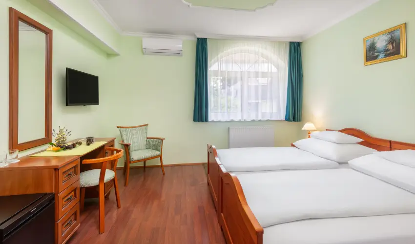 Gosztola Gy�ngye-az erd� sz�llod�ja Gosztola - M�jus 1.