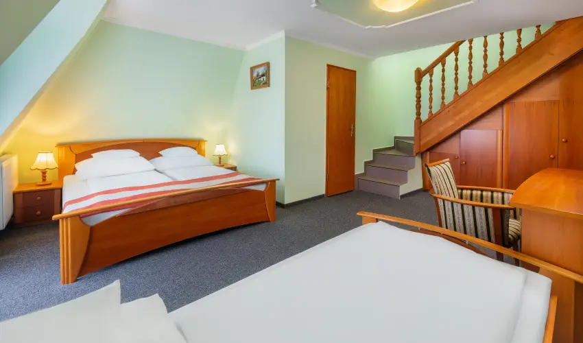 Gosztola Gy�ngye-az erd� sz�llod�ja Gosztola - M�jus 1.