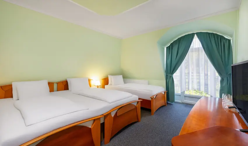 Gosztola Gy�ngye-az erd� sz�llod�ja Gosztola - M�jus 1.