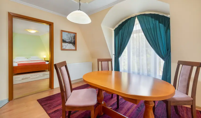 Gosztola Gy�ngye-az erd� sz�llod�ja Gosztola - M�jus 1.