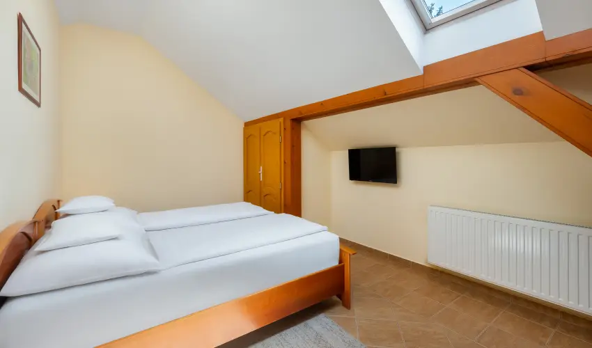 Gosztola Gy�ngye-az erd� sz�llod�ja Gosztola - M�jus 1.