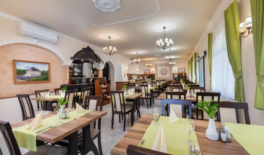 Gosztola Gy�ngye-az erd� sz�llod�ja Gosztola - M�jus 1.