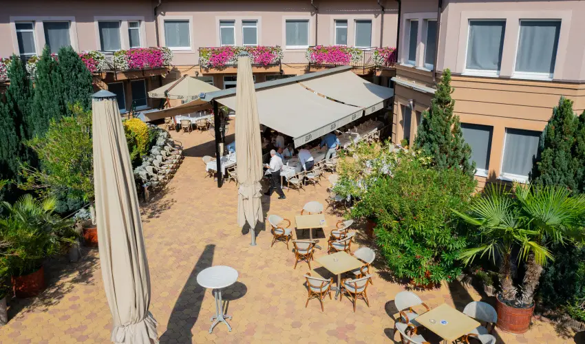 Granada Konferencia Wellness s Sport Hotel Kecskemt - Mjus 1. (min. 2 j)