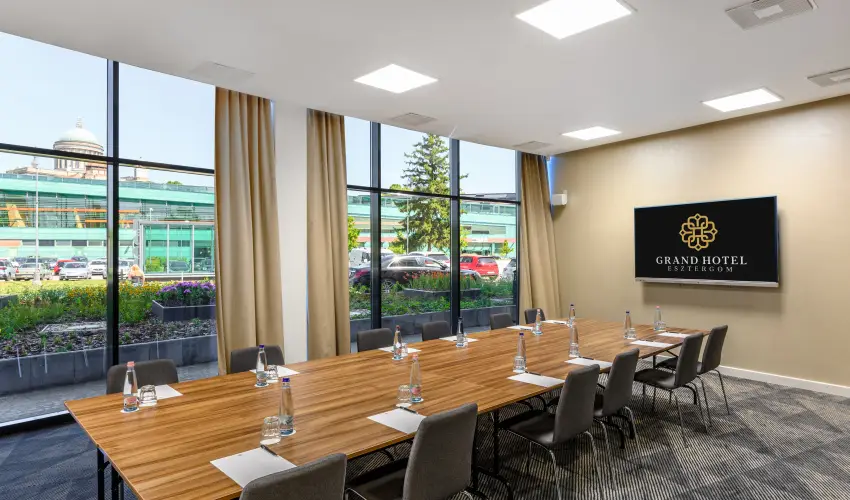 Grand Hotel Esztergom Esztergom - M�jus 1. (min. 2 �j)