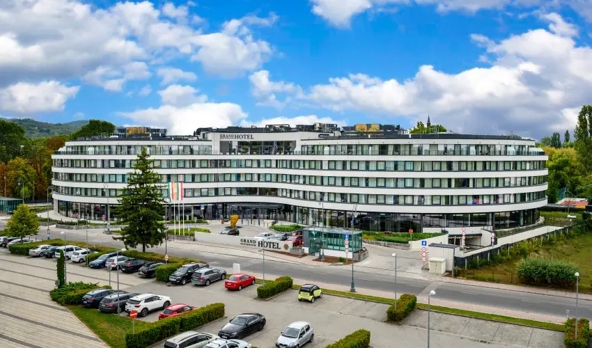 Grand Hotel Esztergom Esztergom - M�jus 1. (min. 2 �j)