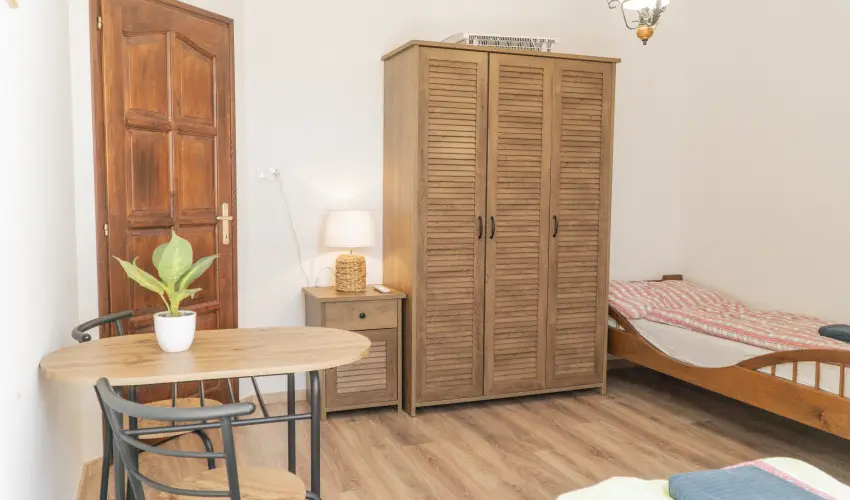 Gyulavez�r-Csob�nci Pihen� Vend�gh�z Gyulakeszi - M�jus 1. (min. 2 �j)