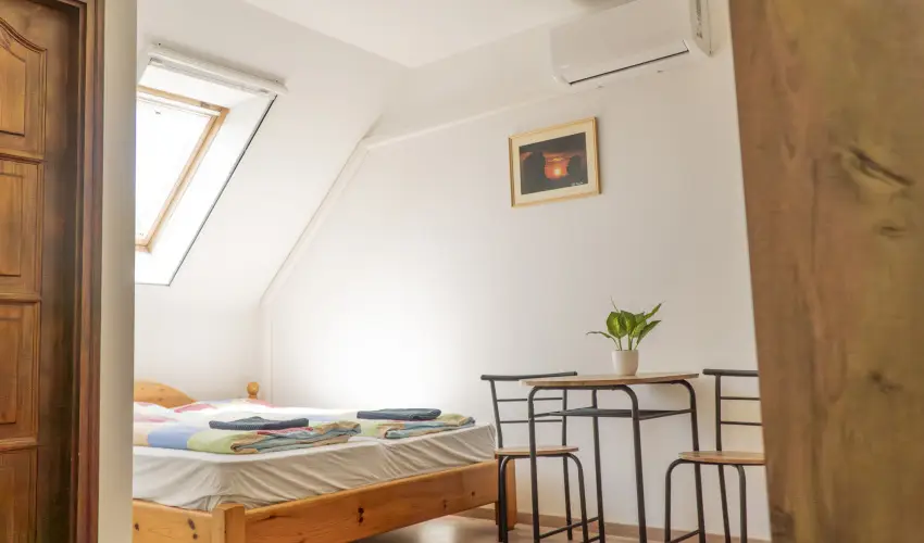 Gyulavez�r-Csob�nci Pihen� Vend�gh�z Gyulakeszi - M�jus 1. (min. 2 �j)