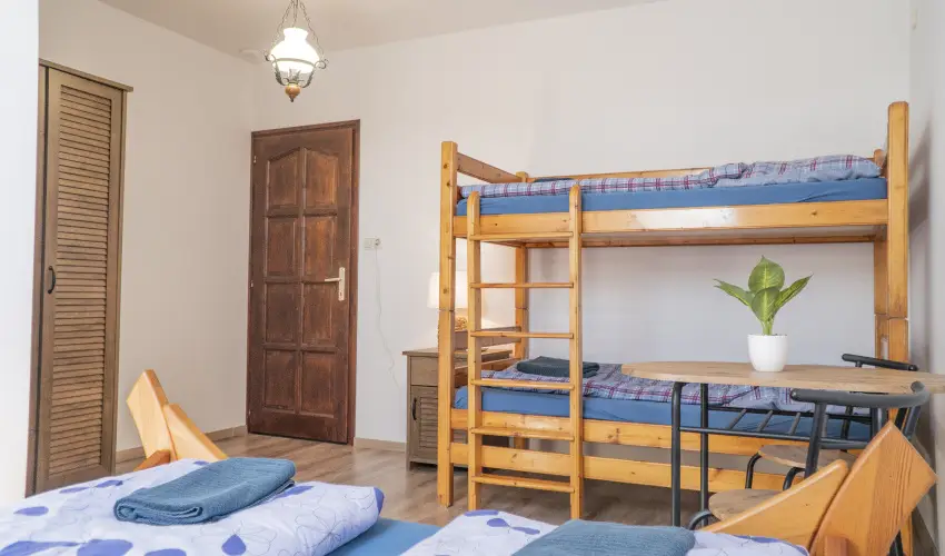 Gyulavez�r-Csob�nci Pihen� Vend�gh�z Gyulakeszi - M�jus 1. (min. 2 �j)