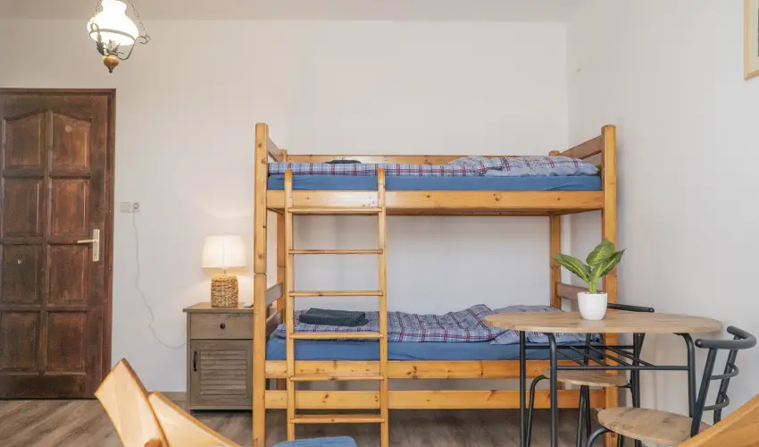 Gyulavez�r-Csob�nci Pihen� Vend�gh�z Gyulakeszi - M�jus 1. (min. 2 �j)