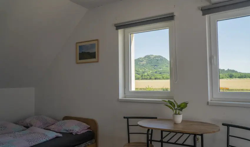 Gyulavez�r-Csob�nci Pihen� Vend�gh�z Gyulakeszi - M�jus 1. (min. 2 �j)