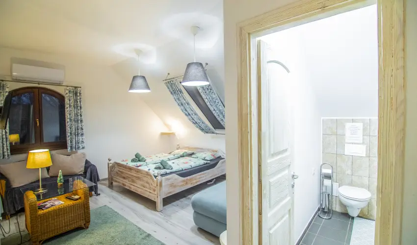 Gyulavez�r Lovasbirodalma Panzi�  Gyulakeszi - M�jus 1. (min. 2 �j)