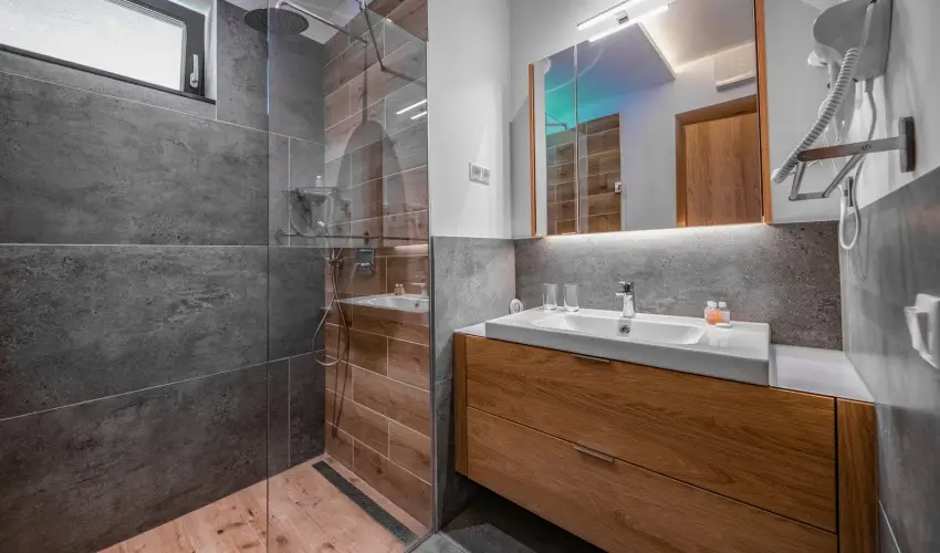 H55 Balatonlelle Apartmanhzak Balatonlelle - Mjus 1. (min. 2 j)