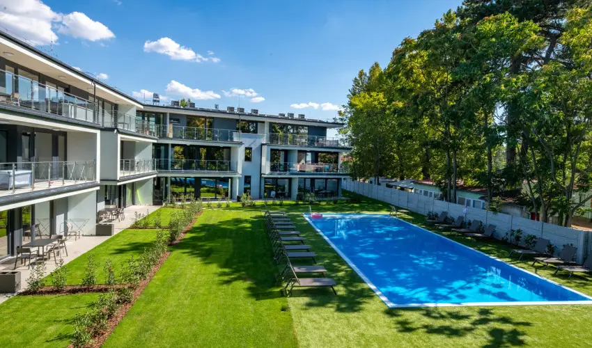 H55 Balatonlelle Apartmanhzak Balatonlelle - Mjus 1. (min. 2 j)