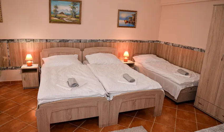 Hajnal Apartman Hajdszoboszl - Mjus 1. (min. 2 j)